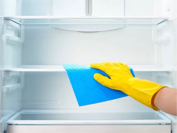 cleaning of refrigerator with microfibre cloth 